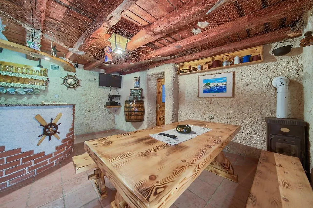 Apartments Ivan Porat location