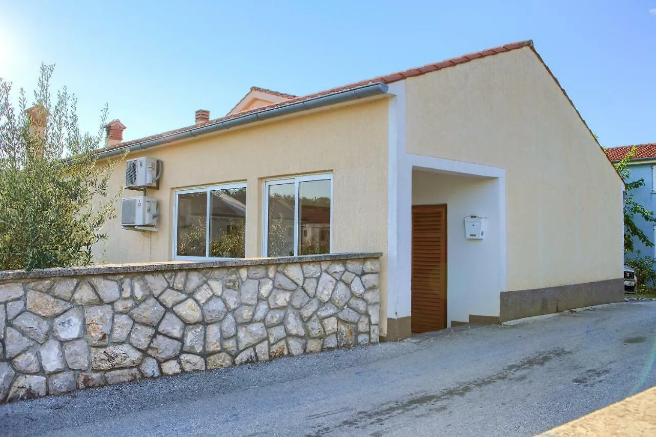 Apartments Ivan Porat Малинска